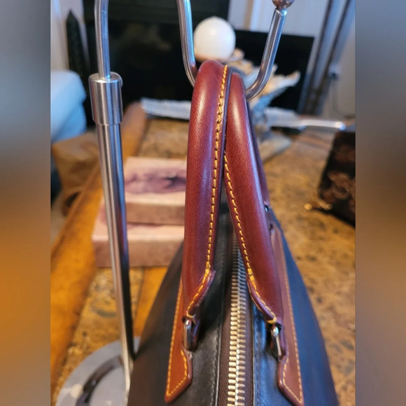 Dooney & Bourke Navy Leather Handbag. Vintage - Picture 5 of 13